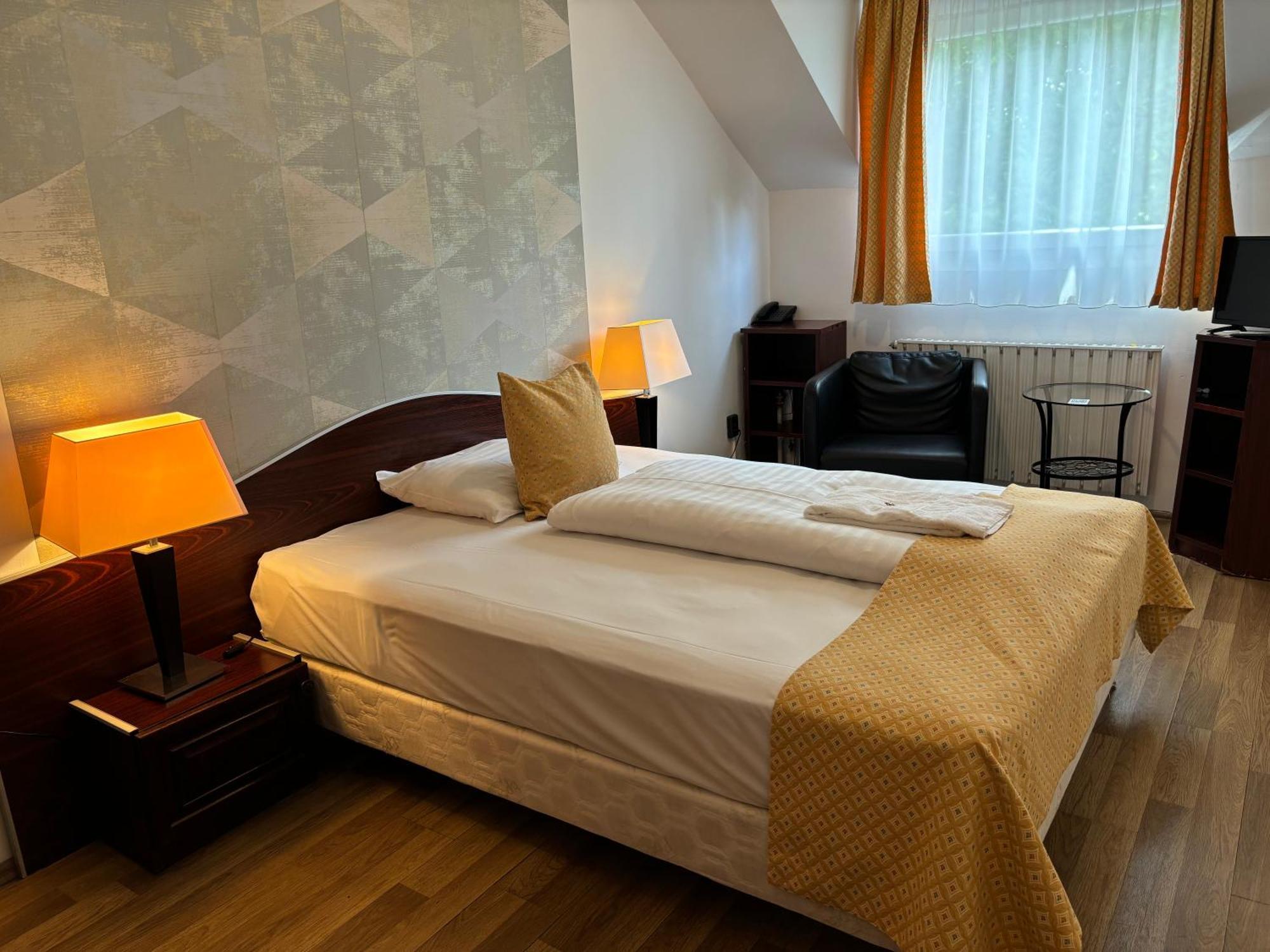 Hotel Gloria Budapest City Center Exterior photo