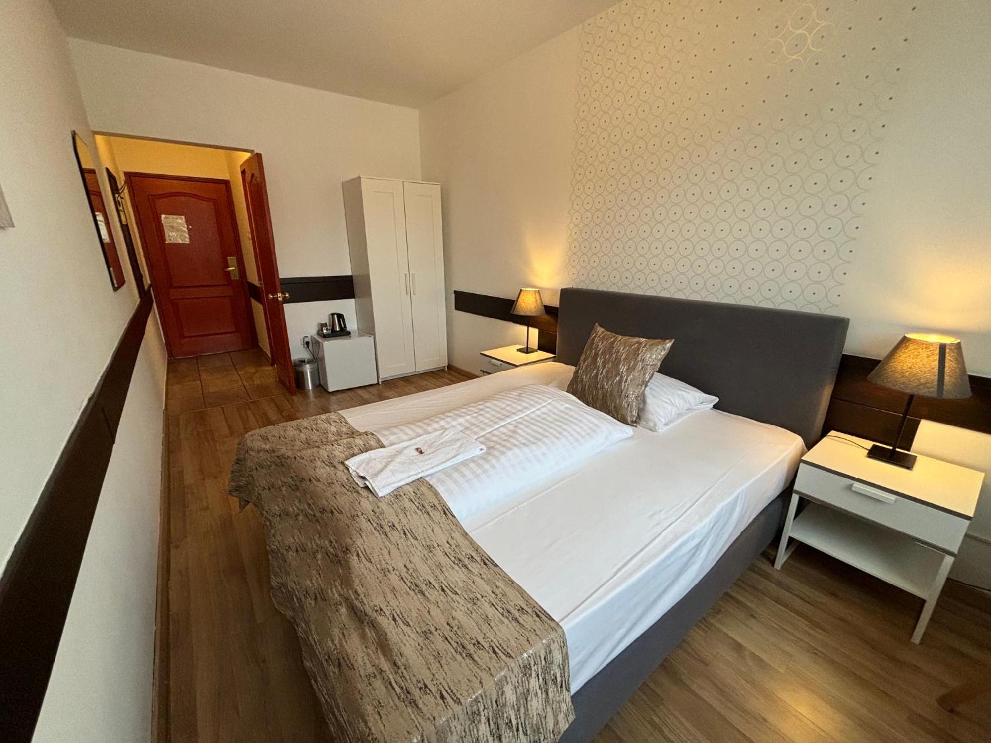 Hotel Gloria Budapest City Center Exterior photo