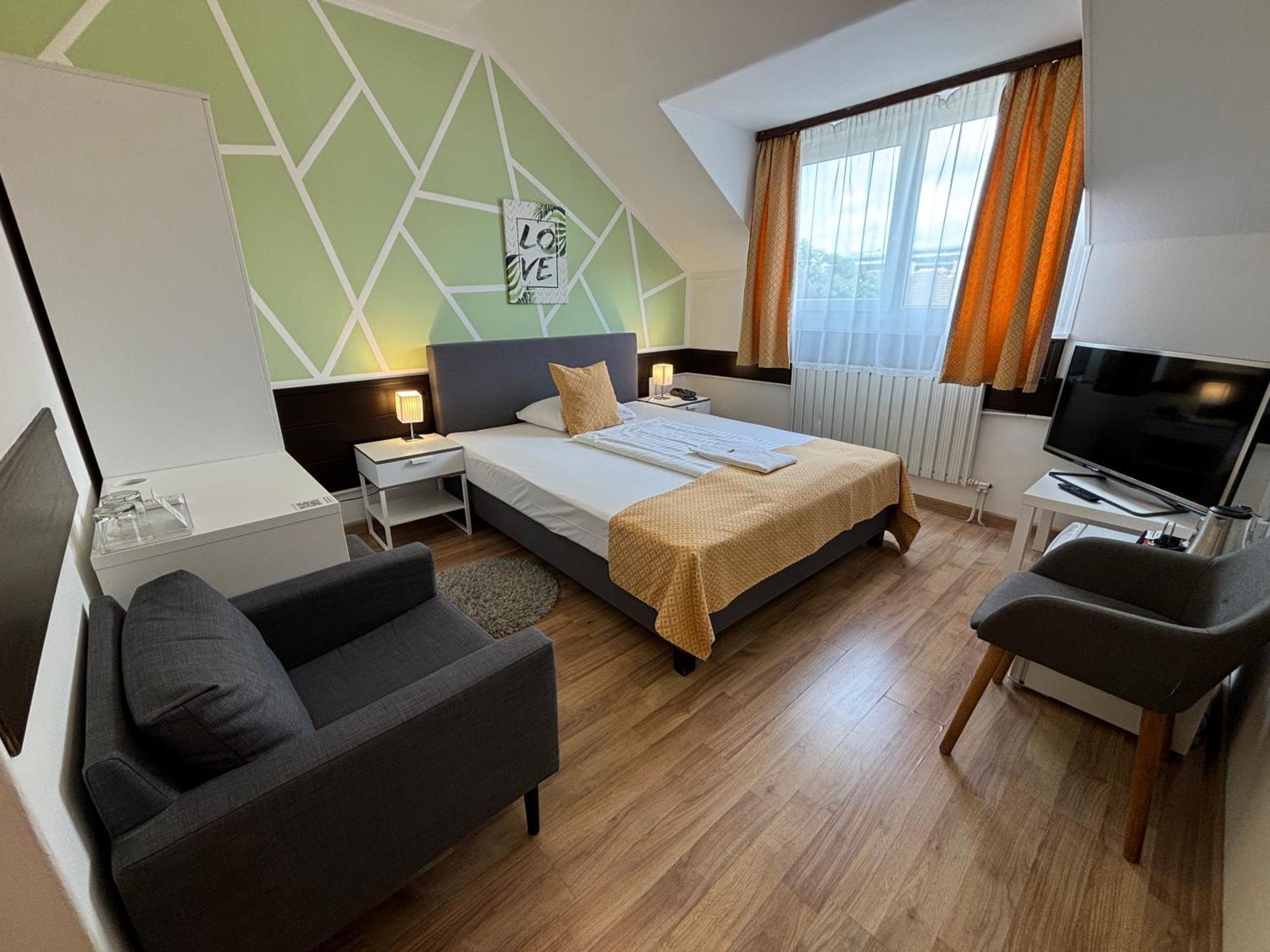 Hotel Gloria Budapest City Center Exterior photo